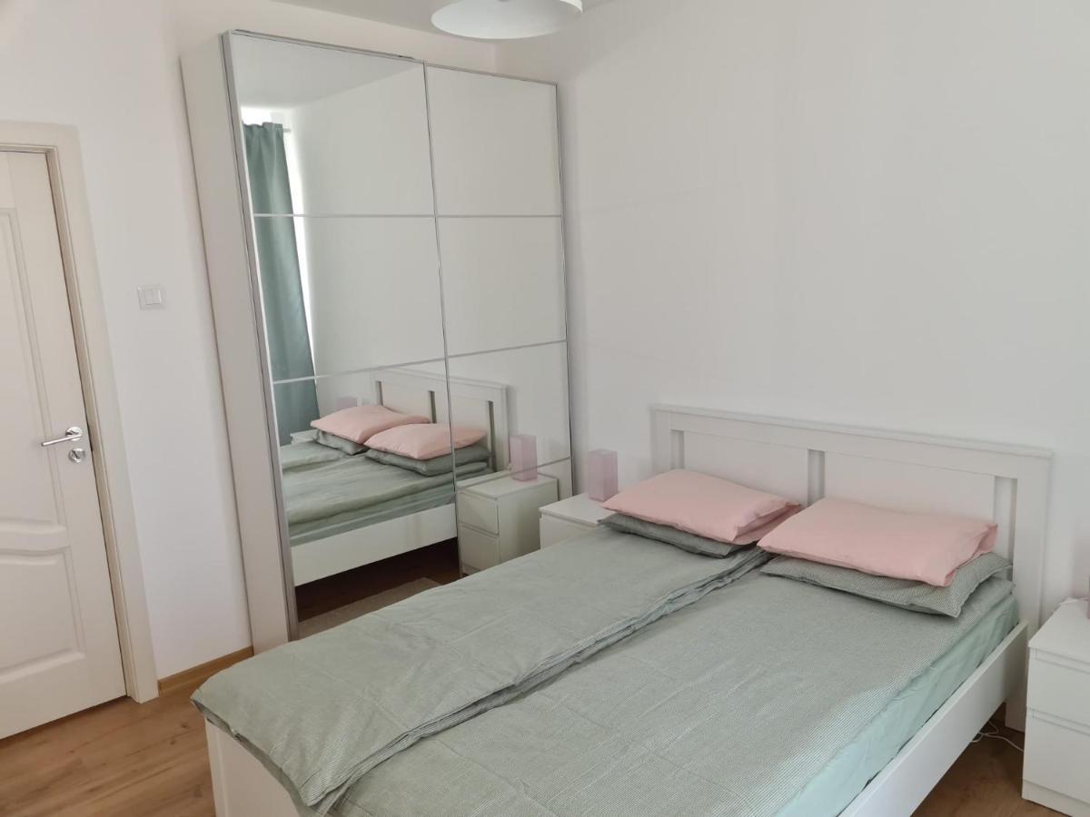 Rene'S Leisure Apartment Бухарест Екстер'єр фото